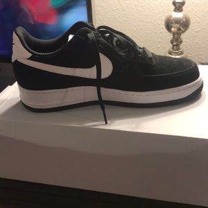 NEW IN BOX NIKE AIRE FORCE ONE